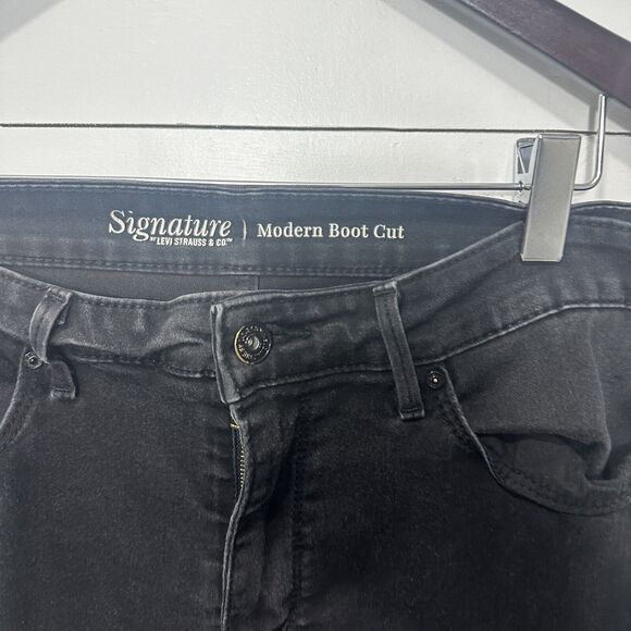 Signature Levi's Modern Boot Cut Jeans Women's Size 34X30 Black Denim Mid Rise - Picture 3 of 13